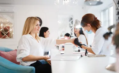 Beautysalon met verhuur werkplekken (Hoofddorp), omzet €175k+, huidverzorging, nagels, laser (NH). Neem contact op via Brookz.