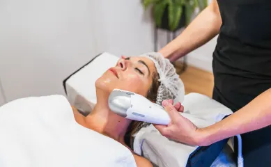 Premium schoonheidssalon in het Gooi met 30 jaar historie, professioneel ingerichte schoonheidssalon met geïntegreerde cosmeticawinkel. Neem contact op via Brookz.