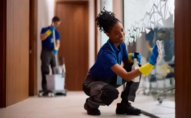 Regionaal schoonmaak- & glasbewassingsbedrijf met vaste 4-wekelijkse klantenportefeuille ee specialistische reiniging. Neem contact op via Brookz.