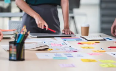 Creatief bureau gespecialiseerd in merkstrategie en design met een terugkerende inkomstenstroom. Neem contact op via Brookz.