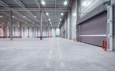 Hal te koop (1.890m2) op een perceel van 3.870m2 op bedrijventerrein in Breda. Neem contact op via Brookz.