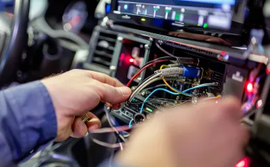 Verkoop en inbouw van auto-elektronica voor personen- en bedrijfsvoertuigen, recreatievoertuigen en werkmaterieel. Neem contact op via Brookz.