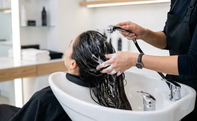 Kapsalon met beauty- en laserdiensten. Neem contact op via Brookz.