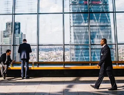 Op gebied van liquiditeitenbeheer, nauw contact met de belangrijkste debiteuren en crediteuren en niet in de laatste plaats met de financier.
