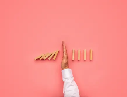 Wanneer je jouw bedrijf verkoopt of beëindigt, komen er allerlei fiscale regels om de hoek kijken waaronder de stakingsaftrek.