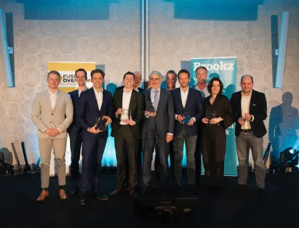 Waldo Zuiderveld (Factor & Ros) is de nieuwe Overnameadviseur van het Jaar. Taurus Corporate Finance sleepte de prijs van Overnamekantoor van het Jaar in de categorie Large binnen.