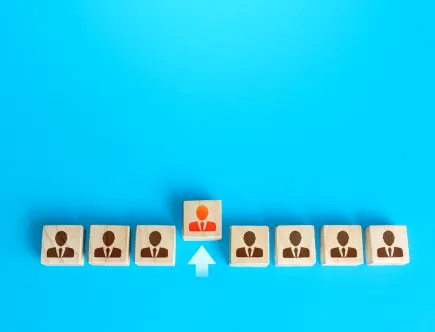 Neem ruim voor je bedrijfsverkoop al gas terug en maak jezelf overbodig. Dat is niet alleen beter voor jezelf, maar ook voor de koper en voor het bedrijf zelf.