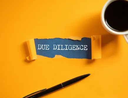 Due diligence is een cruciale stap bij het nemen van belangrijke zakelijke beslissingen, zoals fusies, overnames of investeringen.