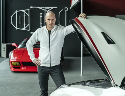 Na een geklapte deal moest Ronald Gosens weer met volle overgave aan zijn bedrijf Showoff Imports werken. 'Ik was mentaal al afscheid aan het nemen.'