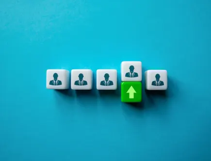 Het vinden van de juiste koper is geen toeval, maar het resultaat van een zorgvuldig ingericht verkoopproces, een sterke positionering en een objectieve beoordeling van kandidaten.