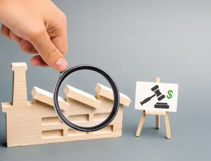 Dat is meestal het moment waarop de zoektocht langzaam verandert. Eerst heel subtiel. Een onderneming die eigenlijk buiten de criteria valt, blijft toch nog even op tafel liggen. Een kandidaat die te ver van de groeistrategie af staat, krijgt alsnog het voordeel van de twijfel. Want stel dat juist daar de volgende groe