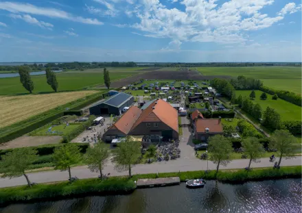 Recreatiebedrijf met €250K omzet, bijzonder ensemble (29.950 m2) . Neem contact op via Brookz.