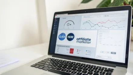 Affiliate website met geld-verdienen content, domeinpakket + WordPress site (NL). Neem contact op via Brookz.