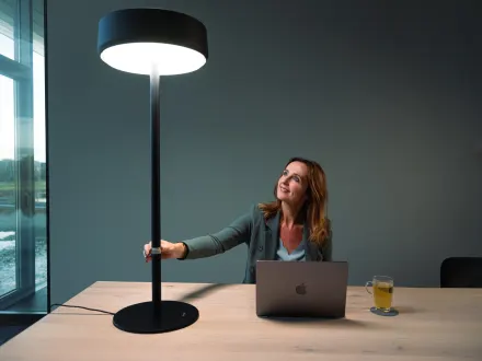 Gezond daglicht innovatie plug & play een bewezen gezonde werking. Neem contact op via Brookz.
