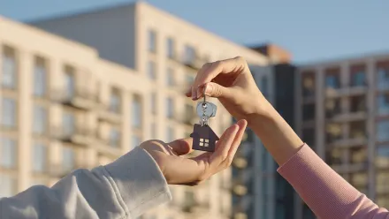 Vastgoedvennootschap met verhuurd appartement met 2 slaapkamers, incl. staanplaats. Neem contact op via Brookz.
