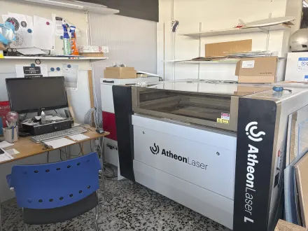 Reclame- en printbedrijf met eigen productie aan de Costa Blanca met signing, grootformaat printwerk en promotieartikelen, volledig in eigen huis. Neem contact op via Brookz.
