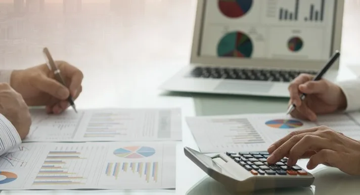 Concurrenten Zwanenberg en Struik slaan de handen ineen. Door een fusie moeten er grote synergievoordelen te behalen door deze krachtenbundeling.