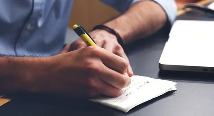 De term 'voor rekening en risico' in een overnamecontract kan voor verwarring zorgen bij  koper of verkoper na bedrijfsoverdracht. Lees verder op Brookz