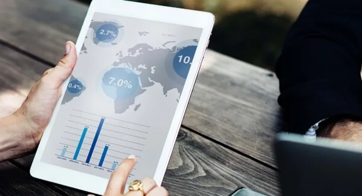 Hoe voorspelbaar zijn de bedrijfsinkomsten? Begint de teller elke maand weer op nul of is er terugkerende omzet? Lees dit blogartikel op Brookz