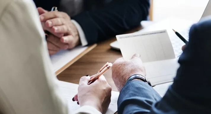 Veel ondernemers overwegen om hun bedrijf aan het managementteam te verkopen. Is dit terecht? Lees dit blogartikel op Brookz