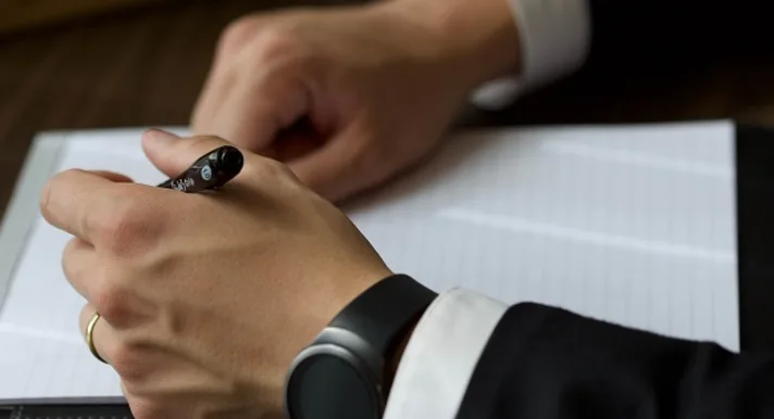 Ondernemers gaan vaak te lang door met hun bedrijf. Bij ICT-bedrijven dien je na 3 jaar al na te denken over bedrijfsverkoop.  Lees verder op Brookz