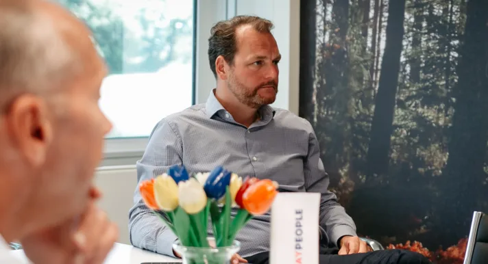 Julius Kousbroek verkoopt zijn bedrijf WePayPeople aan een Amerikaanse branchegenoot, waar hij ‘een substantieel deel’ van de opbrengst weer in investeert.