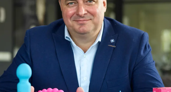Oprichter Eric Idema verkocht een deel van zijn bedrijf EasyToys aan investeerder Waterland, om samen via een buy-and-build-strategie verder te groeien.