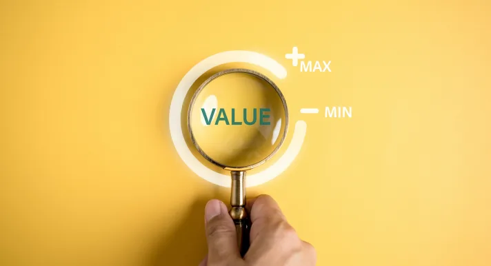 Voor een optimale bedrijfswaardering is het belangrijk om te kijken naar wat er in de sector speelt, de reacties van concurrenten te monitoren en de best practices te volgen.