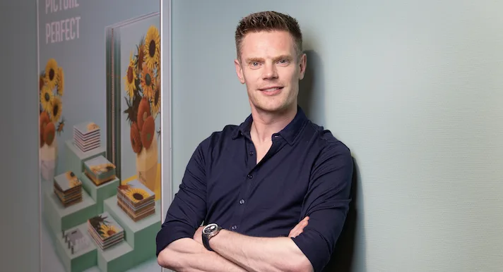 Tien jaar na de miljoenenverkoop van Drukwerkdeal bouwt Marco Aarnink wederom aan een printimperium. Ditmaal via een buy-and-build-strategie met Print.com