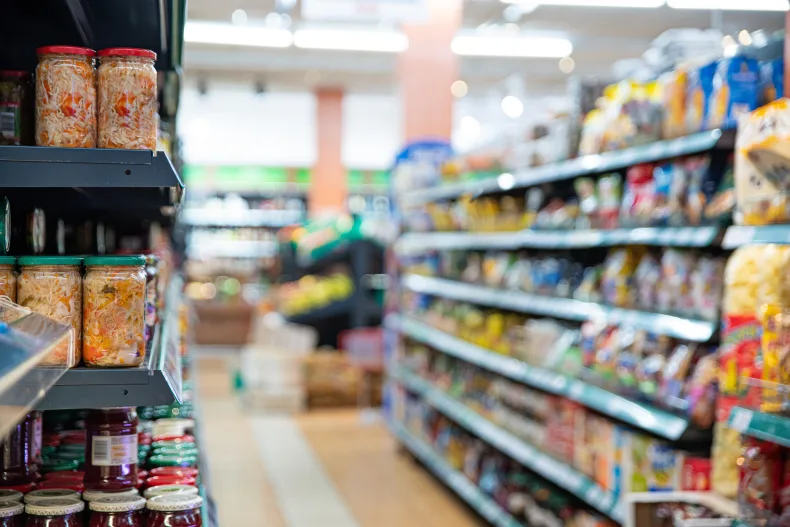 Buurtwinkelcentrum inclusief supermarkt zonder leegstand in het noorden van Nederland. Neem contact op via Brookz