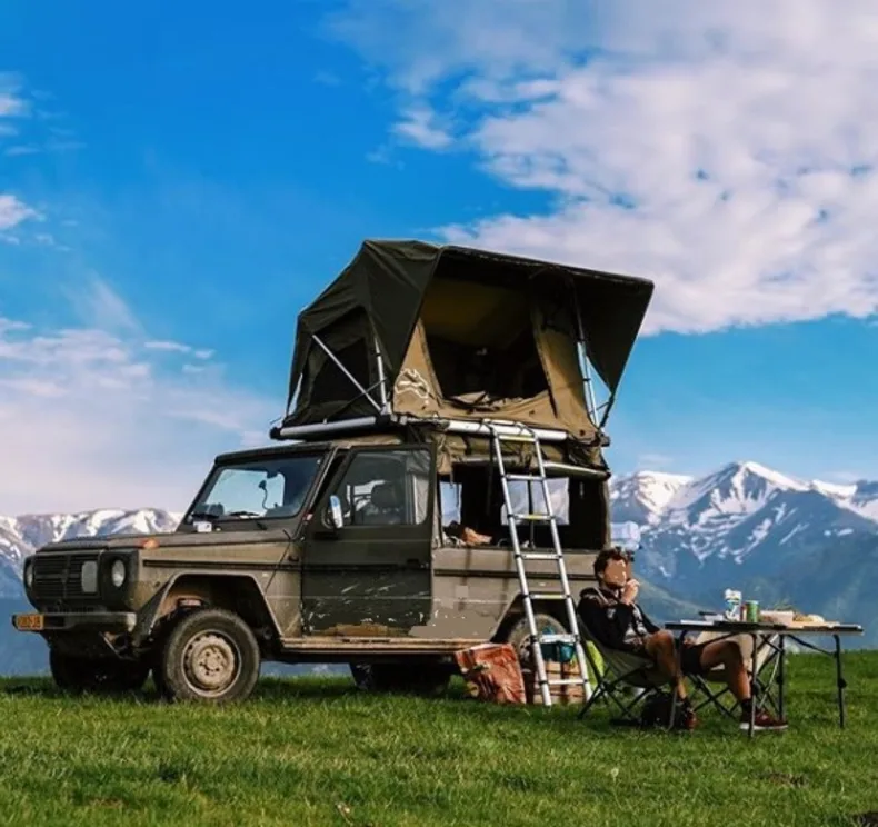 Verhuurbedrijf van auto's voor avontuurlijke roadtrips in Mercedes G-Klasses uit Zwitser leger. Neem contact op via Brookz