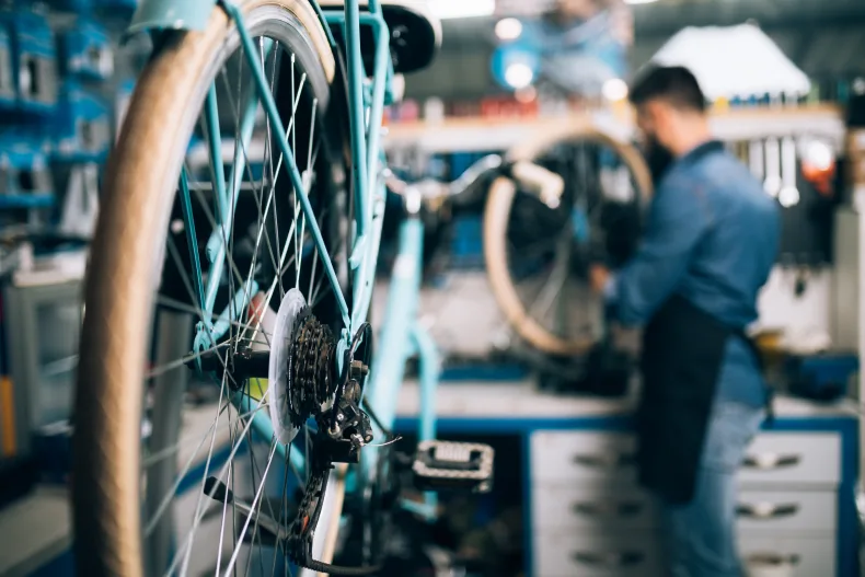 Fietsspeciaalzaak, specialist in verkoop en onderhoud van A-merken in het hart van de Veluwe. Ter overname aangeboden. Neem contact op via Brookz