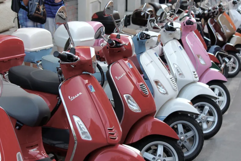 Vespa verhuurbedrijf. Ter overname aangeboden. Neem contact op via Brookz