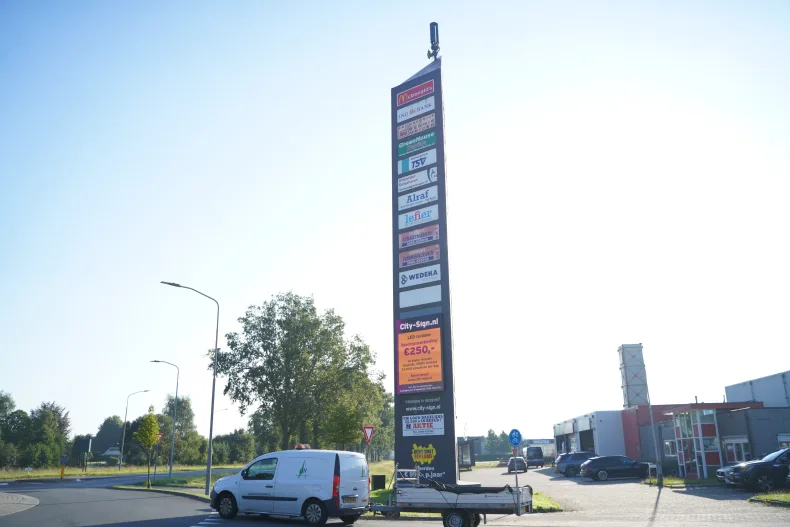 2 reclamezuilen in Stadskanaal met LED-scherm op Toplocaties in Stadskanaal. Neem contact op via Brookz.