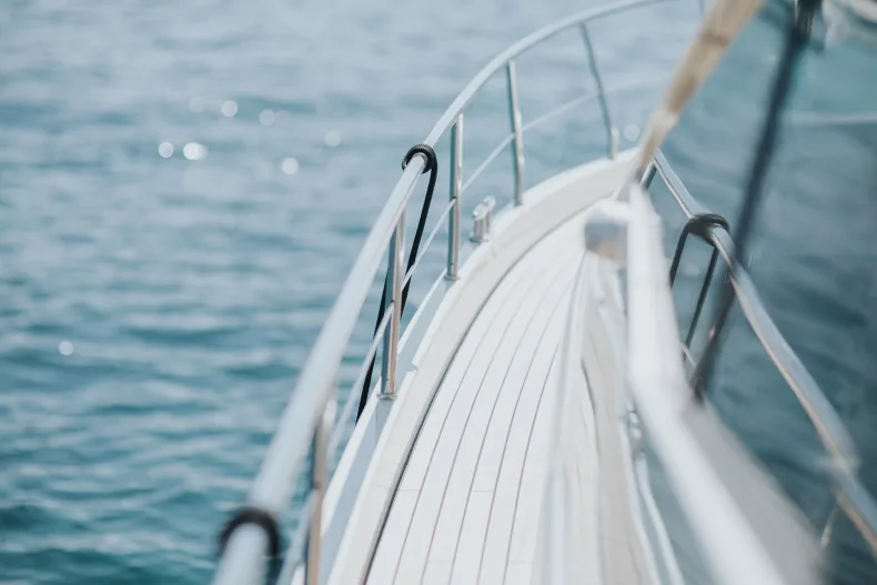 Vaartochten met klassiek motorjacht in 6 jaar succesvol en gevestigde naam. Neem contact op via Brookz.