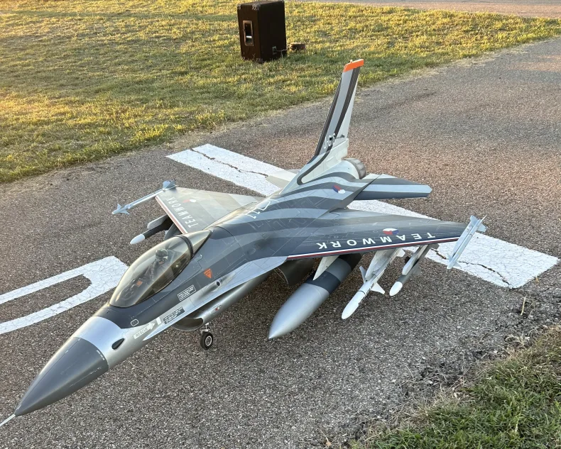 Webshop in micro straalmotoren, geschikt voor aandrijving drones en modelvliegtuigen. Neem contact op via Brookz.