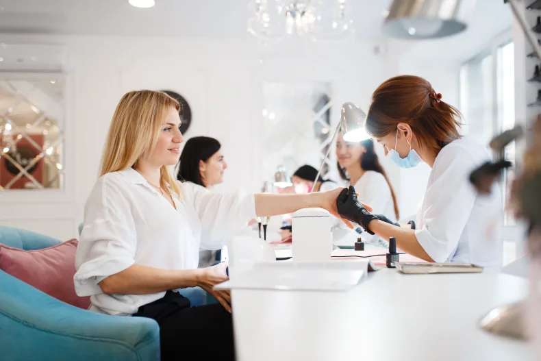 Beautysalon met verhuur werkplekken (Hoofddorp), omzet €175k+, huidverzorging, nagels, laser (NH). Neem contact op via Brookz.