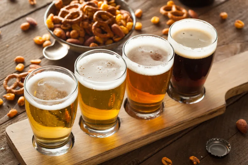 2 sterke speciaal-bier merken regio midden Nederland  afzet via supermarken, vakantieparken, horeca en relatiegeschenken. Neem contact op via Brookz