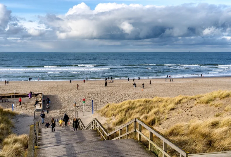 Evenementenlocatie & beachclub (Kijkduin) aangeboden via Brookz. Neem contact op voor meer informatie