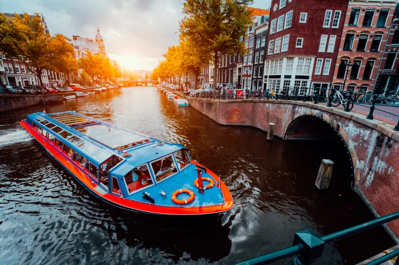Rondvaart bedrijf in grote nederlandse studentenstad, autonoom draaiend, hoge reviewscore, groeiruimte. Neem contact op via Brookz.