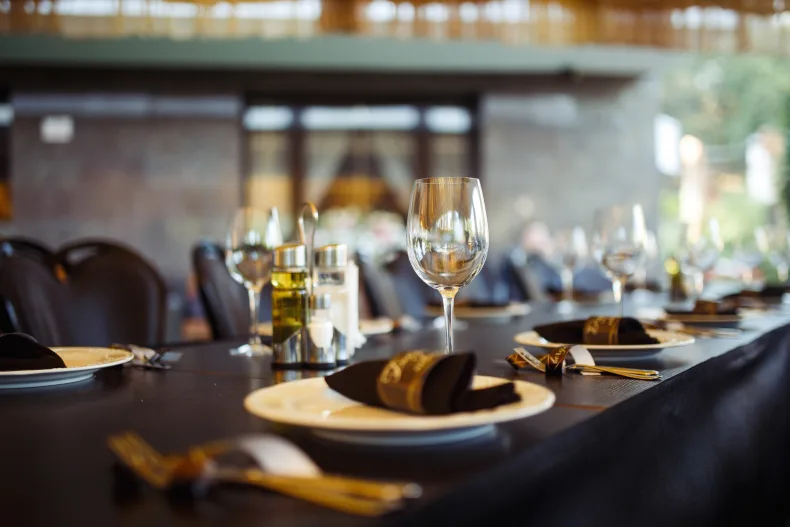 Hotel-, restaurant- & evenementenlocatie met eigen recreatievoorzieningen met overnachten en diner. Neem contact op via Brookz.
