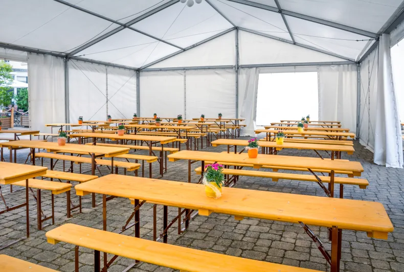 Verhuurbedrijf feesttenten, Flevoland/'t Gooi met exclusief hoge marge en 11 jaar actief. Neem contact op via Brookz