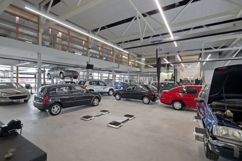 Universeel gevestigd garagebedrijf. Neem contact op via Brookz.