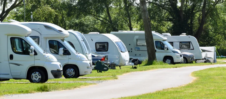 Platform voor gebruikte campers met verkooppartners in heel Europa. Neem contact op via Brookz.