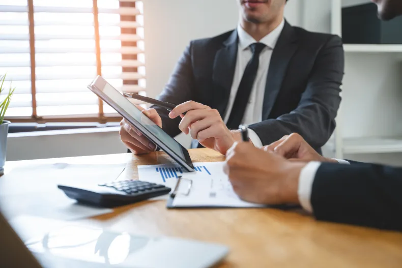 Allround Financieel Advieskantoor voor hypotheekadvies, Verzekeringsadvies en vermogensadvies. Neem contact op via Brookz.