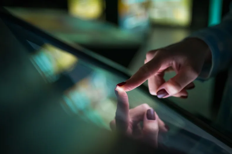Fabrikant van professionele interactieve displays met eigen hardware en software. Neem contact op via Brookz.