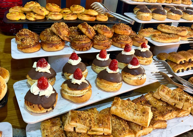 Luxe banketbakkerij met €570K omzet, Exclusieve patisserie op unieke centrumlocatie in Amstelveen met sterke reputatie. Neem contact op via Brookz.