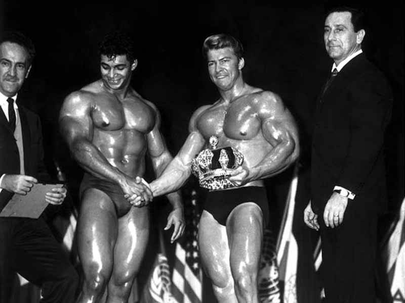 Mr. Olympia 1965 - Larry Scott Accepting Award