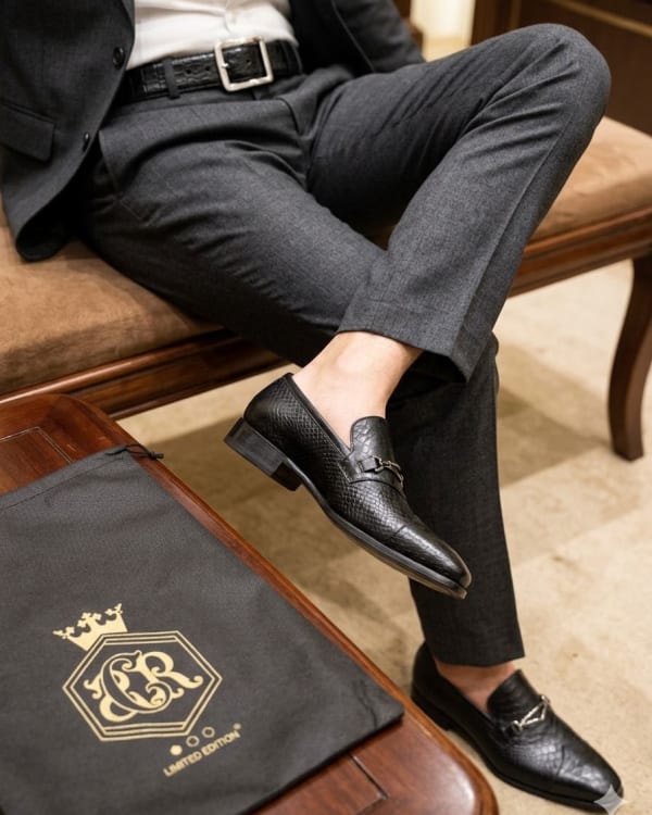 Black crocodile skin shoe.