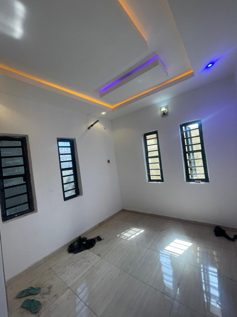 Semi Detached Duplex in Ibadan - Photo 4